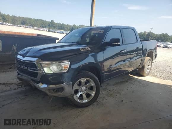 2019 Ram 1500 Big Horn z VIN 1C6SRFFT9KN611676, wystawiony jako Copart lot #72072145 z przebiegiem 99 409 mil mil oraz Szkoda całkowita • Salvage title. Historia ofert i sprzedaży dostępna na DreamBid. Obrazek 1.