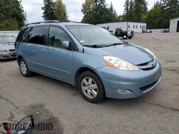 2008 Toyota Sienna XLE z VIN 5TDZK22C48S172092, wystawiony jako Copart lot #82736135 z przebiegiem 181 965 mil mil oraz Szkoda całkowita • Salvage title. Historia ofert i sprzedaży dostępna na DreamBid. Obrazek 4.