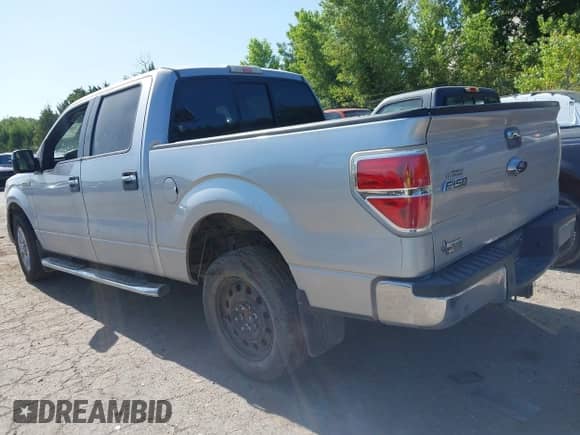 2013 Ford F-150 XL z VIN 1FTFW1CF5DKD79988, wystawiony jako IAAI lot #42863106 z przebiegiem 168 427 mil mil oraz . Historia ofert i sprzedaży dostępna na DreamBid. Obrazek 3.