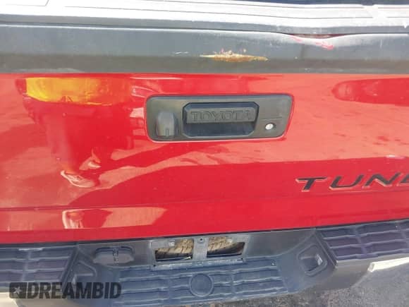 2016 Toyota Tundra SR z VIN 5TFUY5F18GX577187, wystawiony jako IAAI lot #43048514 z przebiegiem 153 302 mil mil oraz . Historia ofert i sprzedaży dostępna na DreamBid. Obrazek 17.