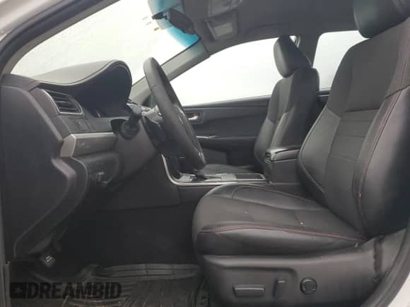 2017 Toyota Camry XLE z VIN 4T1BF1FK3HU735769, wystawiony jako Copart lot #90798805 z przebiegiem 285 265 mil mil oraz Czysty tytuł • Clean title. Historia ofert i sprzedaży dostępna na DreamBid. Obrazek 7.