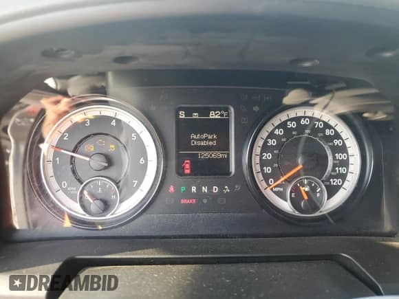 2018 Ram 1500 Express z VIN 1C6RR7KG4JS293592, wystawiony jako Copart lot #66250155 z przebiegiem 125 069 mil mil oraz Szkoda całkowita • Salvage title. Historia ofert i sprzedaży dostępna na DreamBid. Obrazek 9.