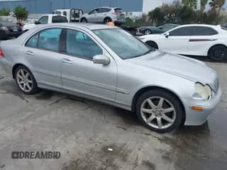 2003 Mercedes-Benz C 230 Kompressor z VIN WDBRF40J13F404057, wystawiony jako IAAI lot #41497699 z przebiegiem 162 798 mil mil oraz . Historia ofert i sprzedaży dostępna na DreamBid. Obrazek 1.