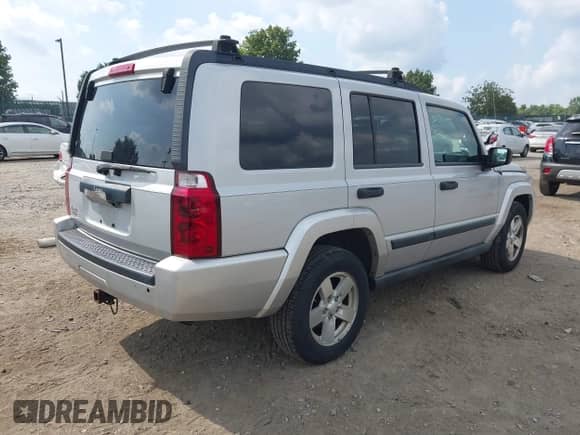2006 Jeep Commander with VIN 1J8HG48K16C194985, listed as a IAAI auction lot 42889107 with 168,386 mi miles and . Bid and sale history available at DreamBid. Image 4.