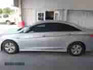 2015 Hyundai Sonata z VIN KMHEC4A43FA135221, wystawiony jako IAAI lot #42962040 z przebiegiem 106 034 mil mil oraz . Historia ofert i sprzedaży dostępna na DreamBid. Obrazek 14.