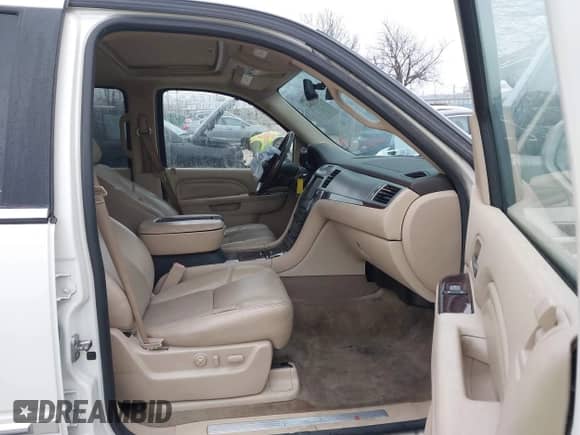 2014 Cadillac Escalade Luxury with VIN 1GYS3BEF1ER228594, listed as a IAAI auction lot 41732444 with 109,619 mi miles and . Bid and sale history available at DreamBid. Image 5.