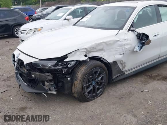 2024 BMW i4 eDrive35 с VIN WBY43AW0XRFS64888, выставлен на аукционе IAAI как лот 42496622 с пробегом 13 805 миль миль и . История ставок и продаж доступна на DreamBid. Изображение 6.