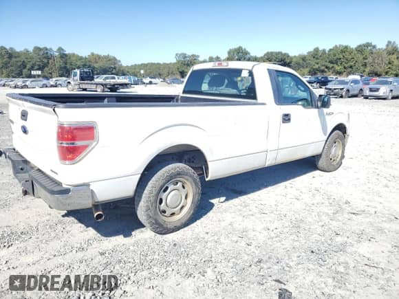 2013 Ford F-150 XL z VIN 1FTNF1CF2DKE24882, wystawiony jako Copart lot #85483935 z przebiegiem 156 229 mil mil oraz Czysty tytuł • Clean title. Historia ofert i sprzedaży dostępna na DreamBid. Obrazek 3.