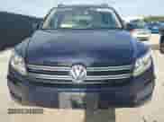 2016 Volkswagen Tiguan S z VIN WVGAV7AX8GW611844, wystawiony jako Copart lot #70020365 z przebiegiem 138 036 mil mil oraz Szkoda całkowita • Salvage title. Historia ofert i sprzedaży dostępna na DreamBid. Obrazek 5.