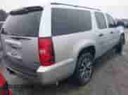 2010 Chevrolet Suburban LS z VIN 1GNUKHE37AR193670, wystawiony jako IAAI lot #41415863 z przebiegiem 213 371 mil mil oraz . Historia ofert i sprzedaży dostępna na DreamBid. Obrazek 4.