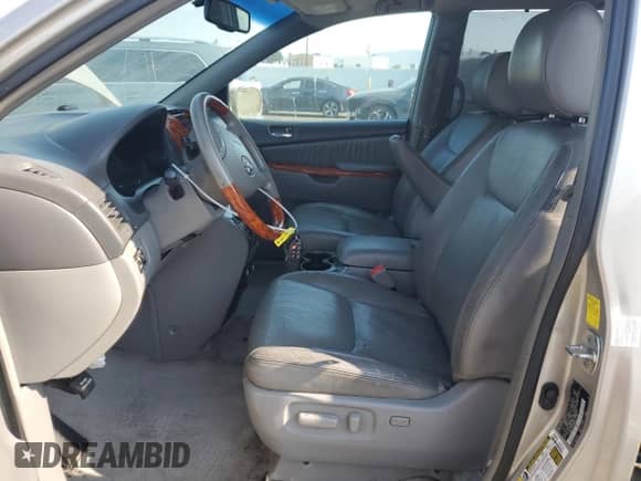 2010 Toyota Sienna XLE z VIN 5TDDK4CC8AS032007, wystawiony jako Copart lot #65611495 z przebiegiem 299 904 mil mil oraz Szkoda całkowita • Salvage title. Historia ofert i sprzedaży dostępna na DreamBid. Obrazek 7.