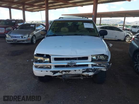 2001 Chevrolet Blazer LT with VIN 1GNCS13W412203936, listed as a IAAI auction lot 43173781 with 193,875 mi miles and . Bid and sale history available at DreamBid. Image 12.