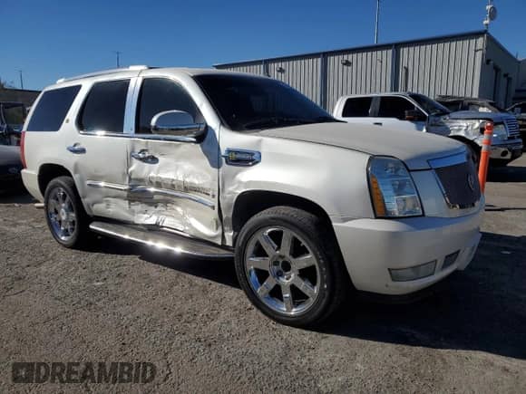 2009 Cadillac Escalade с VIN 1GYFC43559R226540, выставлен на аукционе Copart как лот 42137305 с пробегом 45 280 миль миль и Списание • Salvage title. История ставок и продаж доступна на DreamBid. Изображение 4.