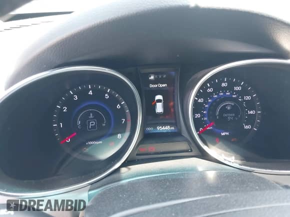 2014 Hyundai Santa Fe with VIN 5XYZU3LB3EG129409, listed as a IAAI auction lot 42987145 with 95,448 mi miles and . Bid and sale history available at DreamBid. Image 7.