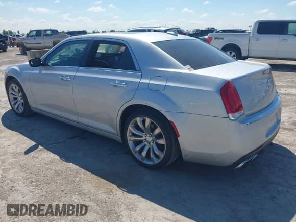 2020 Chrysler 300 Limited с VIN 2C3CCAEG4LH115415, выставлен на аукционе IAAI как лот 42221584 с пробегом 122 435 миль миль и . История ставок и продаж доступна на DreamBid. Изображение 3.