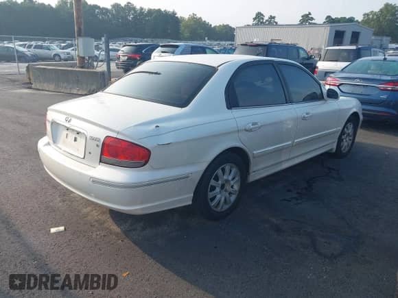 2004 Hyundai Sonata GLS with VIN KMHWF35H84A023577, listed as a IAAI auction lot 43024859 with 186,478 mi miles and . Bid and sale history available at DreamBid. Image 4.