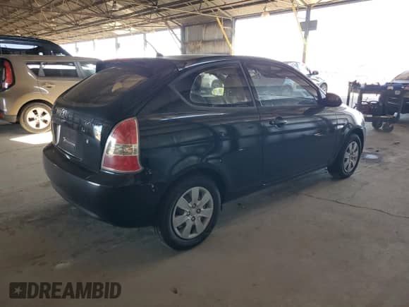 2008 Hyundai Accent GS z VIN KMHCM36C98U064395, wystawiony jako Copart lot #82670815 z przebiegiem 78 849 mil mil oraz Szkoda całkowita • Salvage title. Historia ofert i sprzedaży dostępna na DreamBid. Obrazek 3.