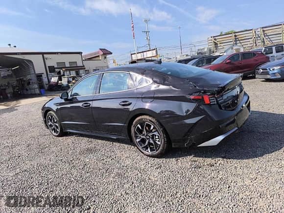 2025 Hyundai Sonata SEL с VIN KMHL64JA4SA431699, выставлен на аукционе Copart как лот 86684295 с пробегом 196 миль миль и Списание • Salvage title. История ставок и продаж доступна на DreamBid. Изображение 2.