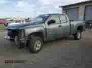 2010 Chevrolet Silverado 2500HD Work Truck z VIN 1GC5KVBG2AZ258931, wystawiony jako Copart lot #75083514 z przebiegiem 121 516 mil mil oraz Szkoda całkowita • Salvage title. Historia ofert i sprzedaży dostępna na DreamBid. Obrazek 1.