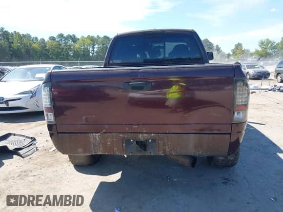 2005 Dodge 2500 SLT with VIN 3D7KS28C55G865861, listed as a IAAI auction lot 43131970 with 189,416 mi miles and . Bid and sale history available at DreamBid. Image 16.