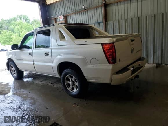 2002 Cadillac Escalade EXT with VIN 3GYEK63NX2G330408, listed as a Copart auction lot 61187555 with 147,181 mi miles and Salvage title. Bid and sale history available at DreamBid. Image 2.