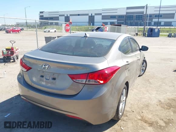 2013 Hyundai Elantra GLS с VIN 5NPDH4AE1DH231994, выставлен на аукционе IAAI как лот 43422067 с пробегом 171 882 миль миль и . История ставок и продаж доступна на DreamBid. Изображение 4.