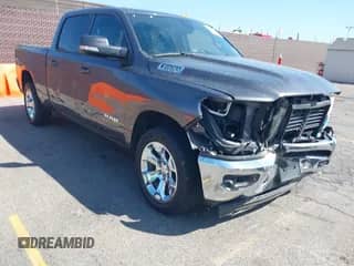 2022 Ram 1500 Big Horn z VIN 1C6RREMT4NN398555, wystawiony jako IAAI lot #43294246 z przebiegiem 21 094 mil mil oraz . Historia ofert i sprzedaży dostępna na DreamBid. Obrazek 1.