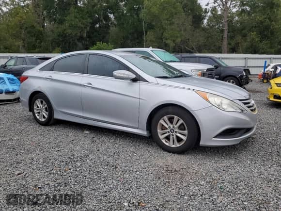 2014 Hyundai Sonata GLS z VIN 5NPEB4AC0EH915750, wystawiony jako Copart lot #89719785 z przebiegiem 83 861 mil mil oraz Czysty tytuł • Clean title. Historia ofert i sprzedaży dostępna na DreamBid. Obrazek 4.