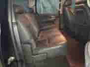 2014 Chevrolet Silverado 2500HD LTZ z VIN 1GC1KYEG9EF187360, wystawiony jako Copart lot #44048665 z przebiegiem 105 951 mil mil oraz Czysty tytuł • Clean title. Historia ofert i sprzedaży dostępna na DreamBid. Obrazek 10.