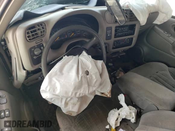 2001 Chevrolet S-10 LS с VIN 1GCCS19W018150049, выставлен на аукционе Copart как лот 57946395 с пробегом Не указан миль и Списание • Salvage title. История ставок и продаж доступна на DreamBid. Изображение 8.