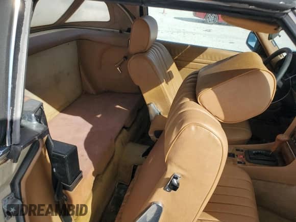 1985 Mercedes-Benz SL z VIN WDBBA45C5FA018253, wystawiony jako Copart lot #44746965 z przebiegiem 115 833 mil mil oraz Szkoda całkowita • Salvage title. Historia ofert i sprzedaży dostępna na DreamBid. Obrazek 10.