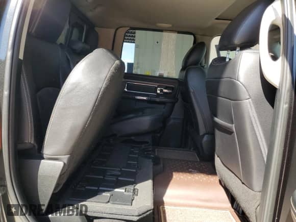 2017 Ram 1500 Laramie z VIN 1C6RR7NM9HS872900, wystawiony jako Copart lot #89638725 z przebiegiem 58 039 mil mil oraz Czysty tytuł • Clean title. Historia ofert i sprzedaży dostępna na DreamBid. Obrazek 10.