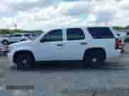 2013 Chevrolet Tahoe Commercial z VIN 1GNLC2E05DR327981, wystawiony jako IAAI lot #42835627 z przebiegiem 164 099 mil mil oraz . Historia ofert i sprzedaży dostępna na DreamBid. Obrazek 14.