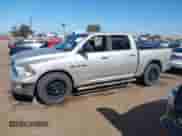 2009 Dodge 1500 Sport z VIN 1D3HB13T69J505466, wystawiony jako IAAI lot #42278465 z przebiegiem 228 700 mil mil oraz . Historia ofert i sprzedaży dostępna na DreamBid. Obrazek 14.