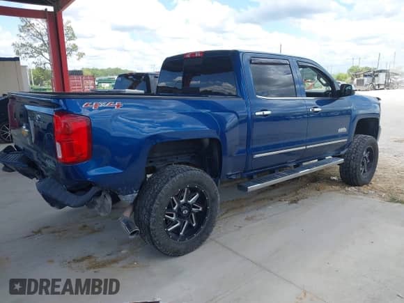 2017 Chevrolet Silverado 1500 High Country z VIN 3GCUKTECXHG206482, wystawiony jako IAAI lot #42613613 z przebiegiem 126 589 mil mil oraz . Historia ofert i sprzedaży dostępna na DreamBid. Obrazek 4.