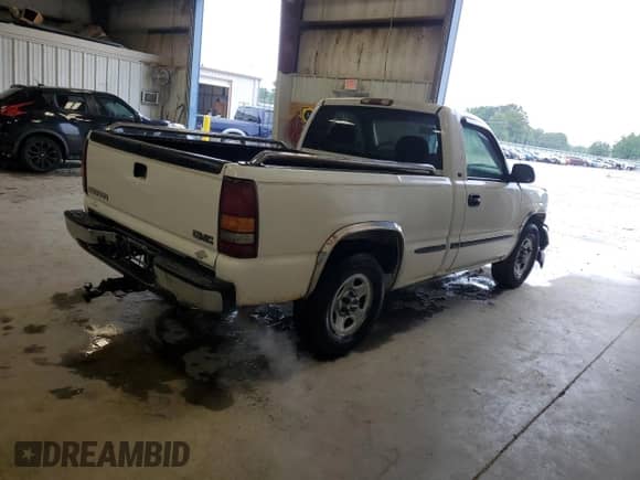 2002 GMC Sierra 1500 z VIN 1GTEC14W22Z149901, wystawiony jako Copart lot #60996325 z przebiegiem 243 259 mil mil oraz Czysty tytuł • Clean title. Historia ofert i sprzedaży dostępna na DreamBid. Obrazek 3.