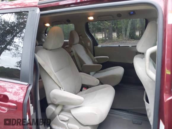 2015 Toyota Sienna LE с VIN 5TDKK3DC5FS564998, выставлен на аукционе IAAI как лот 43375105 с пробегом 131 068 миль миль и . История ставок и продаж доступна на DreamBid. Изображение 8.