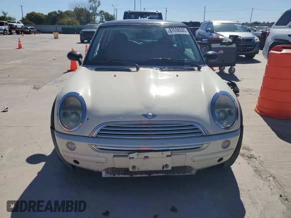 2004 MINI Hardtop с VIN WMWRC33494TJ59809, выставлен на аукционе Copart как лот 87088565 с пробегом 184 742 миль миль и Списание • Salvage title. История ставок и продаж доступна на DreamBid. Изображение 5.