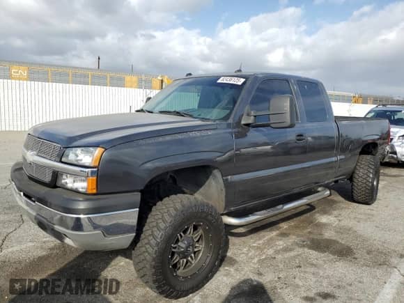 2004 Chevrolet Silverado 1500 Z71 z VIN 2GCEK19T741299676, wystawiony jako Copart lot #82436125 z przebiegiem 140 768 mil mil oraz Szkoda całkowita • Salvage title. Historia ofert i sprzedaży dostępna na DreamBid. Obrazek 1.