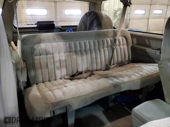 1993 Chevrolet Blazer с VIN 1GNEK18K0PJ334777, выставлен на аукционе Copart как лот 74383033 с пробегом 276 617 миль миль и Списание • Salvage title. История ставок и продаж доступна на DreamBid. Изображение 11.