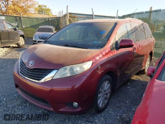 2011 Toyota Sienna LE z VIN 5TDJK3DC5BS005697, wystawiony jako IAAI lot #43556258 z przebiegiem 173 373 mil mil oraz . Historia ofert i sprzedaży dostępna na DreamBid. Obrazek 20.