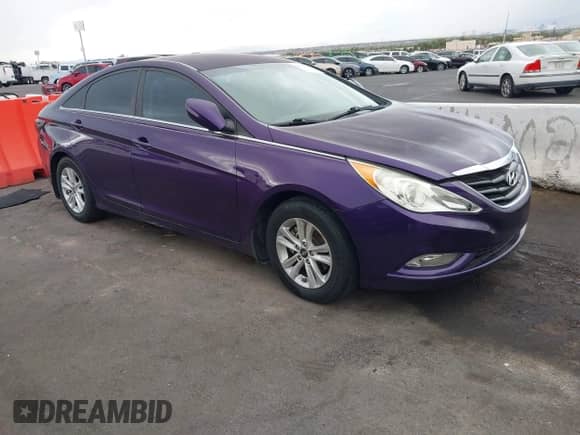 2013 Hyundai Sonata GLS z VIN 5NPEB4AC8DH599626, wystawiony jako IAAI lot #43401873 z przebiegiem 65 097 mil mil oraz . Historia ofert i sprzedaży dostępna na DreamBid. Obrazek 1.