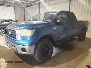 2008 Toyota Tundra z VIN 5TBBV54128S498519, wystawiony jako Copart lot #85310795 z przebiegiem 185 455 mil mil oraz Szkoda całkowita • Salvage title. Historia ofert i sprzedaży dostępna na DreamBid. Obrazek 1.