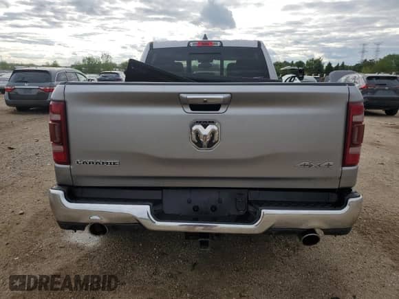 2020 Ram 1500 Laramie z VIN 1C6SRFRTXLN153613, wystawiony jako Copart lot #57572185 z przebiegiem 31 796 mil mil oraz Szkoda całkowita • Salvage title. Historia ofert i sprzedaży dostępna na DreamBid. Obrazek 6.