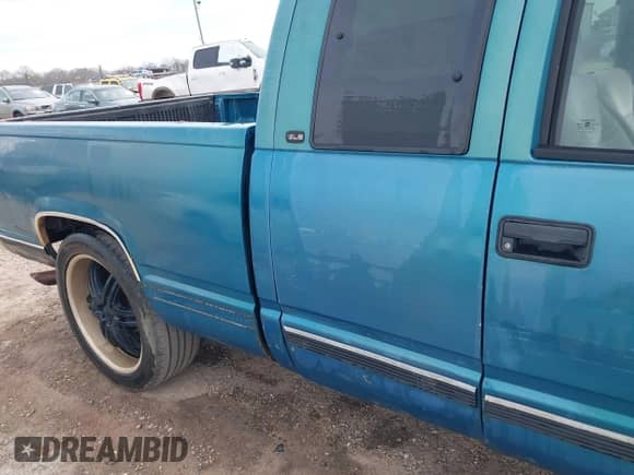 1997 GMC Sierra 1500 с VIN 2GTEC19RXV1533389, выставлен на аукционе IAAI как лот 41698795 с пробегом 384 011 миль миль и . История ставок и продаж доступна на DreamBid. Изображение 6.