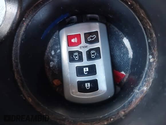 2016 Toyota Sienna XLE z VIN 5TDYK3DCXGS762035, wystawiony jako IAAI lot #41664706 z przebiegiem 109 415 mil mil oraz . Historia ofert i sprzedaży dostępna na DreamBid. Obrazek 11.