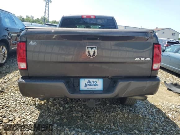 2018 Ram 1500 Tradesman z VIN 1C6RR7FG2JS289986, wystawiony jako Copart lot #63184805 z przebiegiem 75 319 mil mil oraz Szkoda całkowita • Salvage title. Historia ofert i sprzedaży dostępna na DreamBid. Obrazek 6.