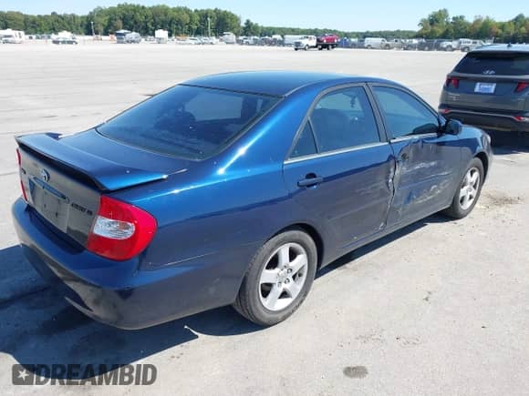 2002 Toyota Camry LE z VIN 4T1BE30K72U599161, wystawiony jako IAAI lot #43051720 z przebiegiem 187 956 mil mil oraz . Historia ofert i sprzedaży dostępna na DreamBid. Obrazek 4.