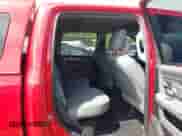 2019 Ram 1500 Big Horn z VIN 1C6RR7TT7KS516706, wystawiony jako IAAI lot #42237978 z przebiegiem 128 926 mil mil oraz . Historia ofert i sprzedaży dostępna na DreamBid. Obrazek 8.