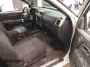 2009 Chevrolet Colorado 1LT с VIN 1GCCS139998119199, выставлен на аукционе IAAI как лот 41595641 с пробегом 174 604 миль миль и . История ставок и продаж доступна на DreamBid. Изображение 5.